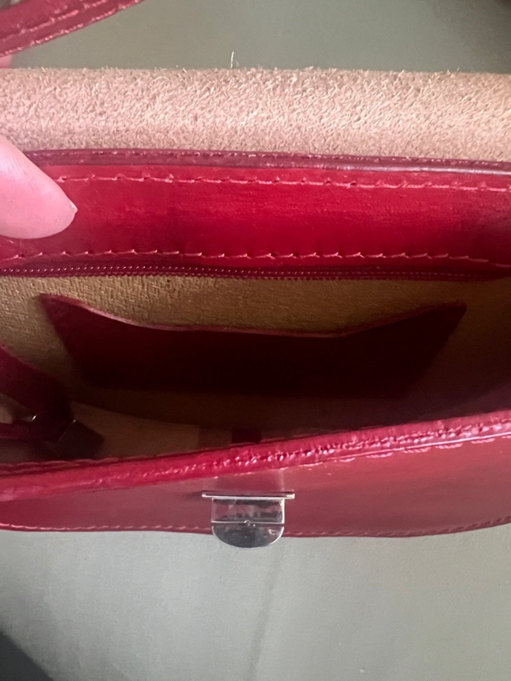 Red Leather Crossbody Bag - Classic Saddle Style - Picture 3 of 5